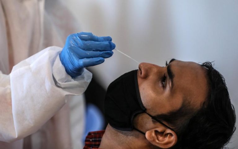 COVID-19: PORTUGAL ULTRAPASSA OS 300 MIL CASOS DESDE O INÍCIO DA PANDEMIA