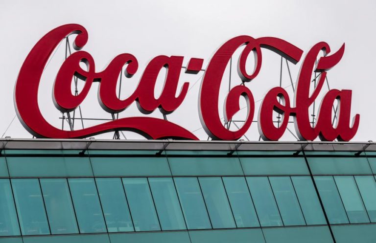COCA-COLA VAI ELIMINAR MAIS DE DOIS MIL POSTOS DE TRABALHO EM TODO O MUNDO