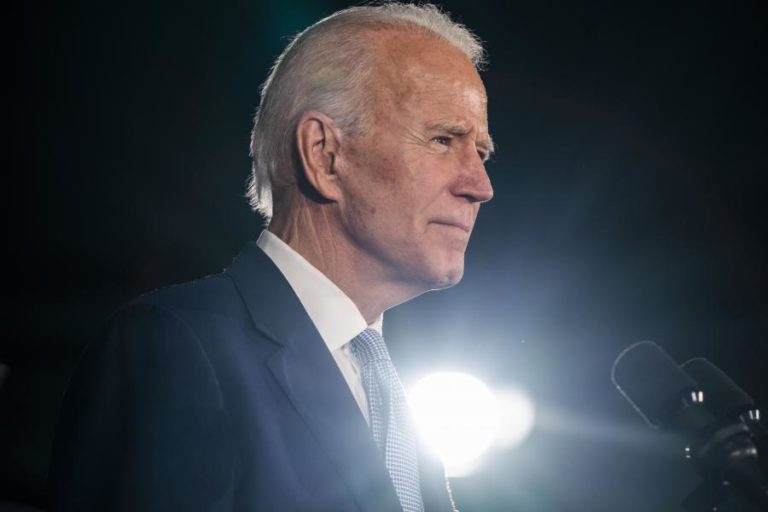 BIDEN EXORTA CONGRESSO A APROVAR “AGORA” AJUDAS A PESSOAS E EMPRESAS