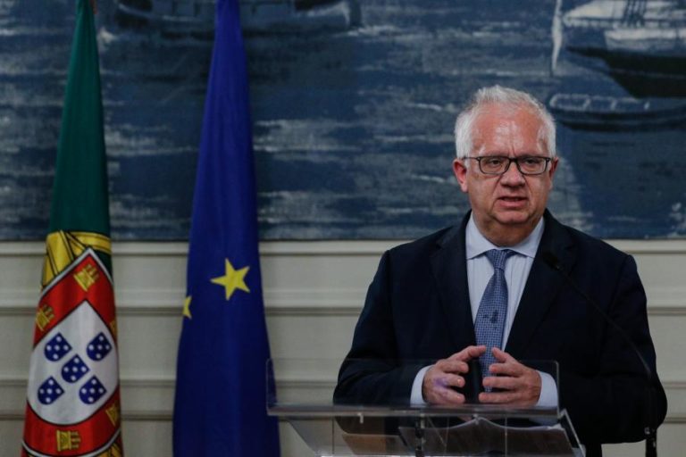 PAN DEFENDE QUE CONTINUIDADE DE EDUARDO CABRITA COMO MINISTRO “DEVE SER REPENSADA”