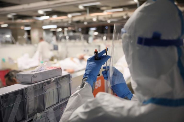 COVID-19: PANDEMIA JÁ PROVOCOU QUASE 66 MILHÕES DE CASOS E 1,5 MILHÕES DE MORTES