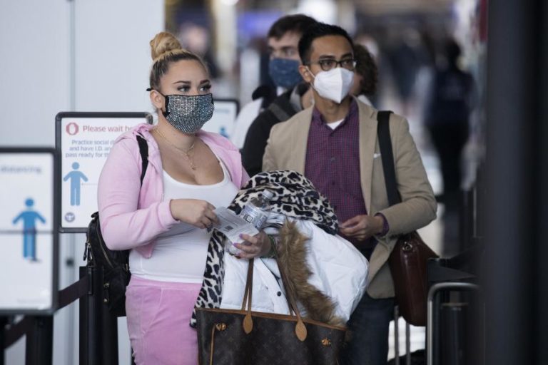 COVID-19: EUA REGISTAM 2.562 MORTOS E MAIS DE 180 MIL CASOS NAS ÚLTIMAS 24 HORAS