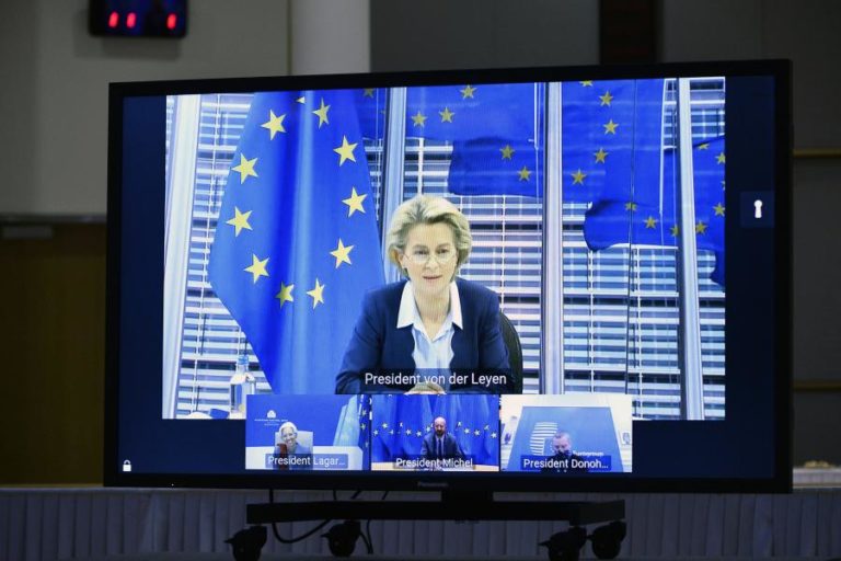 COVID-19: VON DER LEYEN VÊ “LUZ AO FUNDO DO TÚNEL” COM VACINAS NA UE ANTES DE 2021