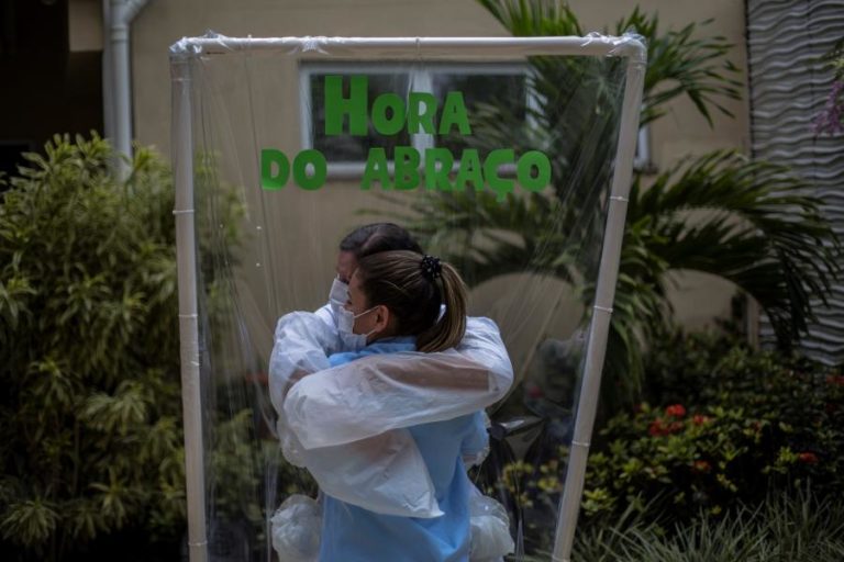 COVID-19: BRASIL CHEGA AOS 175 MIL MORTOS APÓS SOMAR 755 ÓBITOS EM 24 HORAS