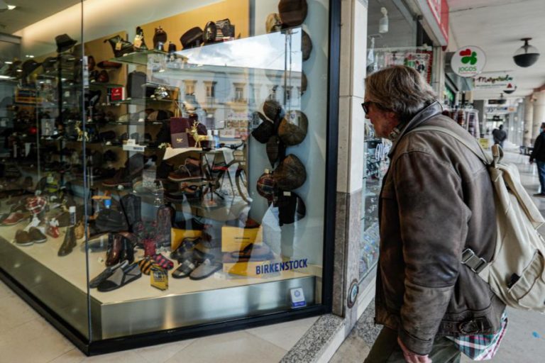 COMERCIANTES DE VILA REAL DE SANTO ANTÓNIO DÃO NATAL POR “PERDIDO”