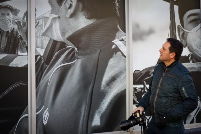 EXPOSIÇÃO DE LUSODESCENDENTE RETRATA IMPACTO DA PANDEMIA NA SOCIEDADE CANADIANA