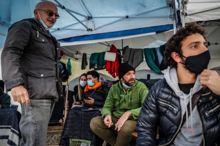 MOVIMENTO “SOBREVIVER A PÃO E ÁGUA” TERMINA GREVE DE FOME EM FRENTE À AR