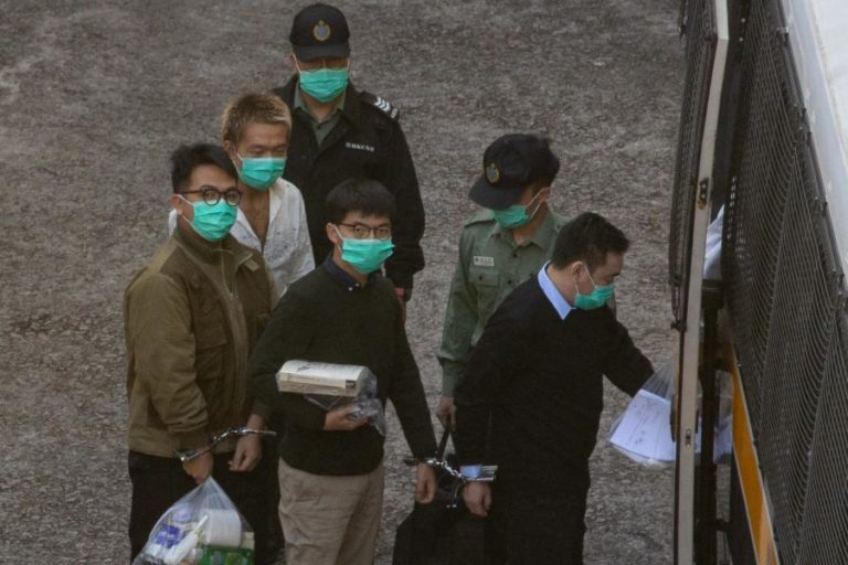 HONG KONG: ATIVISTAS JOSHUA WONG, AGNES CHOW E IVAN LAM CONDENADOS A PENAS DE PRISÃO
