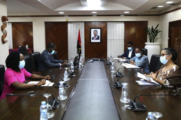 COVID-19: ANGOLA PREPARA PLANO DE VACINAÇÃO COM APOIO DA OMS