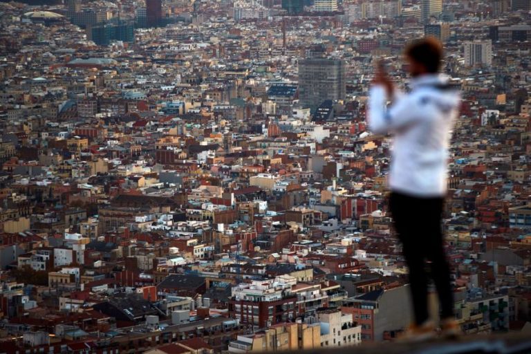 COVID-19: ESPANHA TEM HOJE QUASE 12.000 NOVOS CASOS E 149 MORTES