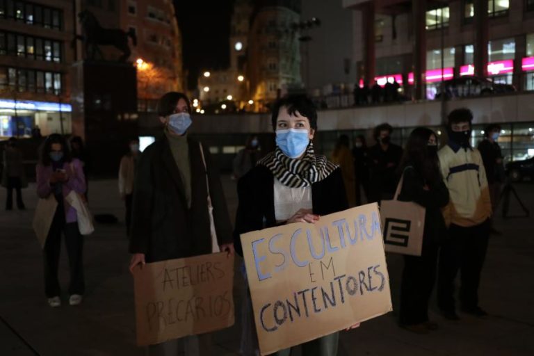 ESTUDANTES MANIFESTAM-SE CONTRA “DESINVESTIMENTO” E APELAM A UM ENSINO ARTÍSTICO “JUSTO”
