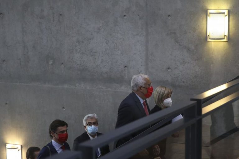 COVID-19: VACINAÇÃO SERÁ FEITA PRIORITARIAMENTE POR CERCA DE 40 MIL ENFERMEIROS DO SNS