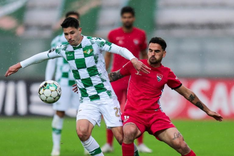 MOREIRENSE E GIL VICENTE EMPATAM EM JOGO COM AUTOGOLO DO GUARDA-REDES DENIS