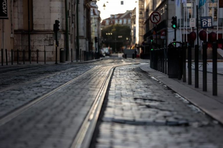 COVID-19: RECOLHER OBRIGATÓRIO ÀS 02:00 NO NATAL E ANO NOVO SÓ SE APLICA NOS CONCELHOS DE MAIOR RISCO