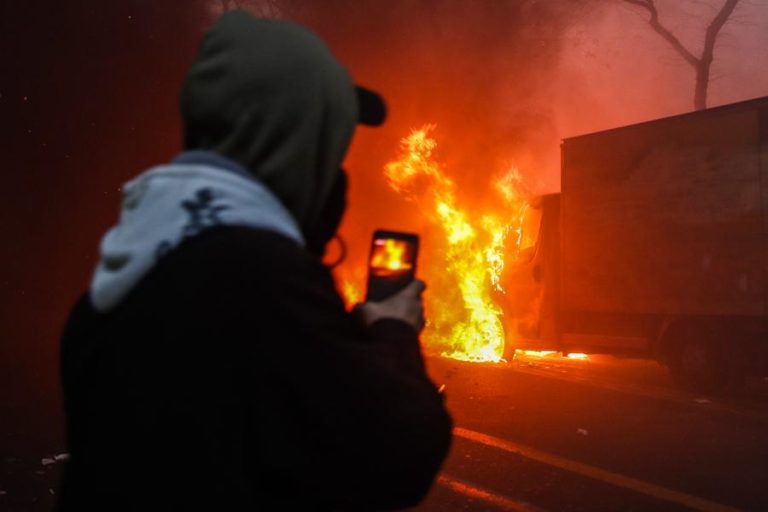 DETIDAS 95 PESSOAS E 67 AGENTES FERIDOS NAS MANIFESTAÇÕES DE SÁBADO EM FRANÇA
