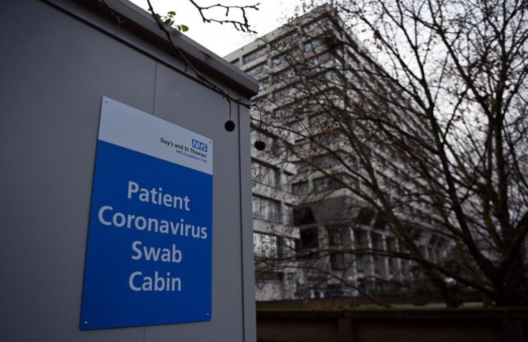 COVID-19: REINO UNDO REGISTA 189 MORTES E PREPARA “DIA V”