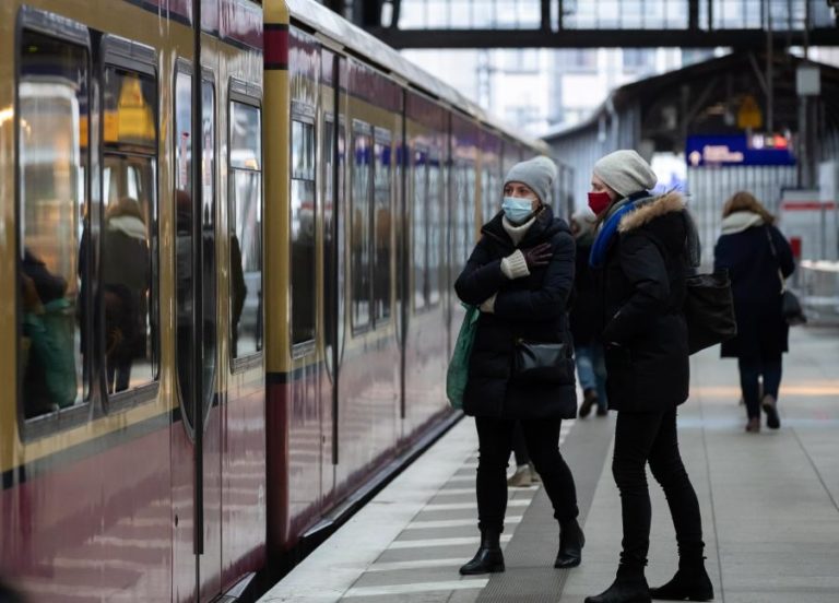 COVID-19: ALEMANHA REGISTA NOVOS MÁXIMOS COM 29.875 CONTÁGIOS E 598 ÓBITOS