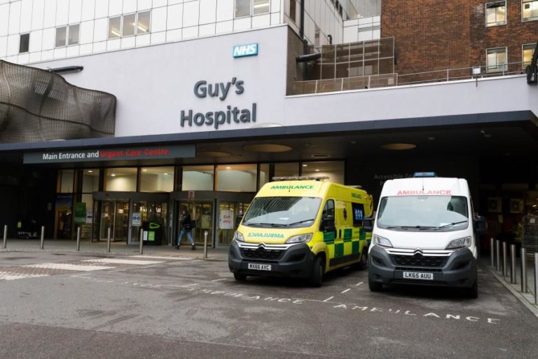 REINO UNIDO REGISTA 616 MORTES POR COVID-19 E ULTRAPASSA 62 MIL CASOS DE INFEÇÕES