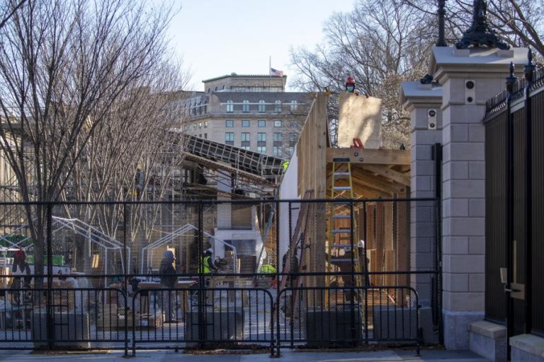 COVID-19. CASA BRANCA MANTÉM EVENTOS DE NATAL APESAR DA PANDEMIA