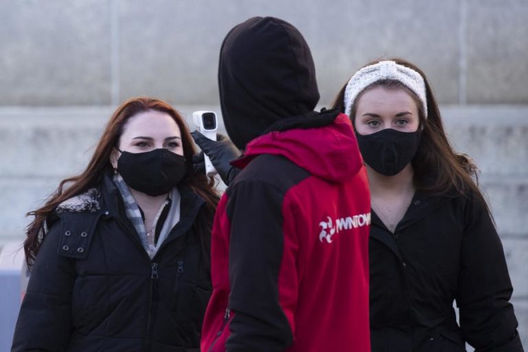 COVID-19: EUA COM 2.772 MORTOS E MAIS DE 220 MIL CASOS NAS ÚLTIMAS 24 HORAS