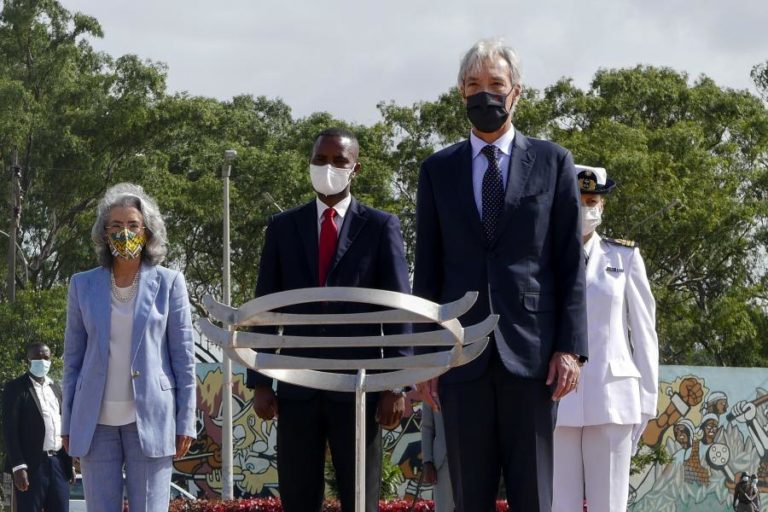 MINISTRO DA DEFESA INICIA VISITA A MOÇAMBIQUE NO MONUMENTO DOS HERÓIS NACIONAIS