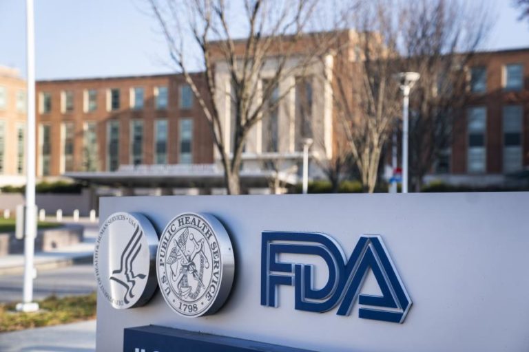 COVID-19: ESTADOS UNIDOS APROVAM VACINA DA PFIZER APÓS PRESSÕES POLÍTICAS