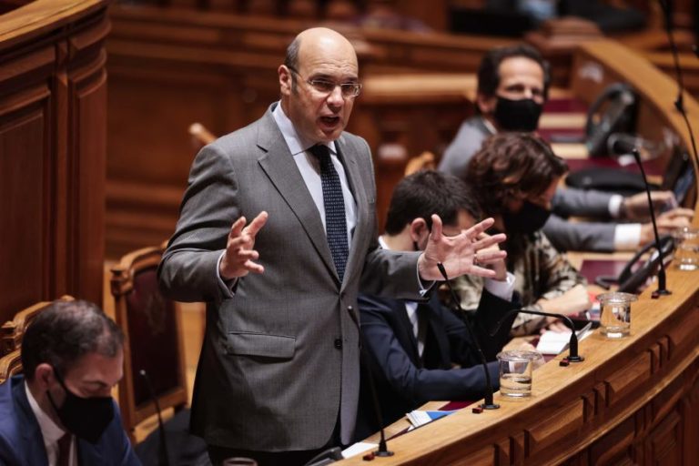 SIZA VIEIRA FOI “MINISTRO DE TUDO” COM PERGUNTAS DESDE O PLANO DE VACINAÇÃO À CULTURA
