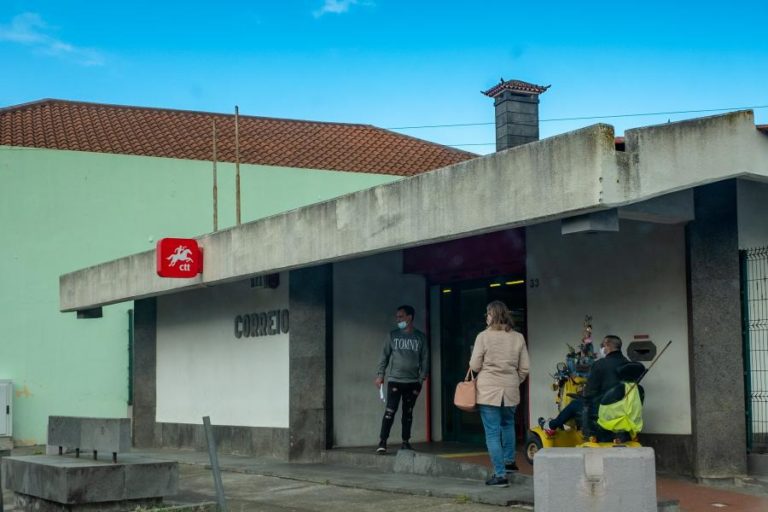 COVID-19: POPULAÇÃO DE RABO DE PEIXE QUEIXA-SE DO ESTIGMA NO PRIMEIRO DIA SEM CERCA