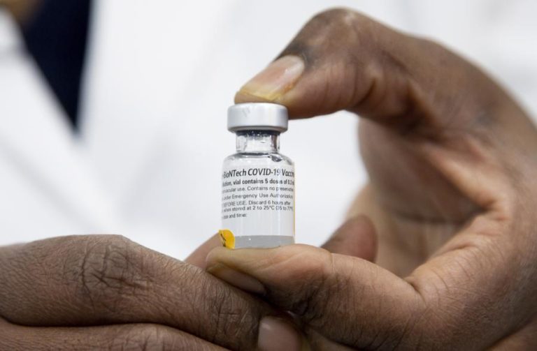 COVID-19: COVAX DEVE DISTRIBUIR PRIMEIRAS VACINAS A PAÍSES POBRES EM JANEIRO