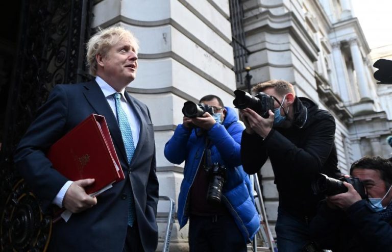 COVID-19: GOVERNO BRITÂNICO ANUNCIA REUNIÃO DE CRISE PARA DISCUTIR FORNECIMENTOS DO PAÍS