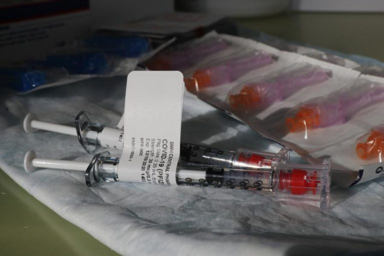 COVID-19: SUÍÇA APROVA VACINA DESENVOLVIDA PELA PFIZER/BIONTECH