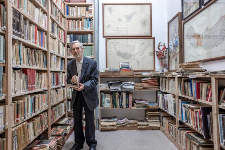 O PROFESSOR QUE CRIOU UMA CIDADE PARA GUARDAR A TRADIÇÃO