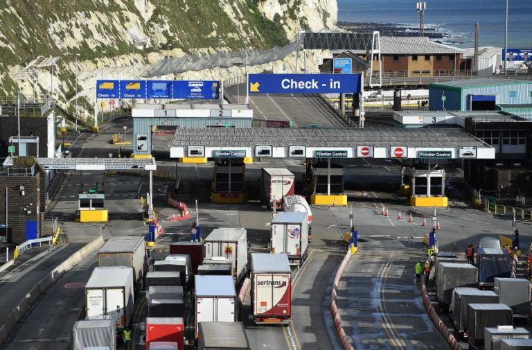 COVID-19: GOVERNO PORTUGUÊS ACOMPANHA NO TERRENO MOTORISTAS RETIDOS NO REINO UNIDO