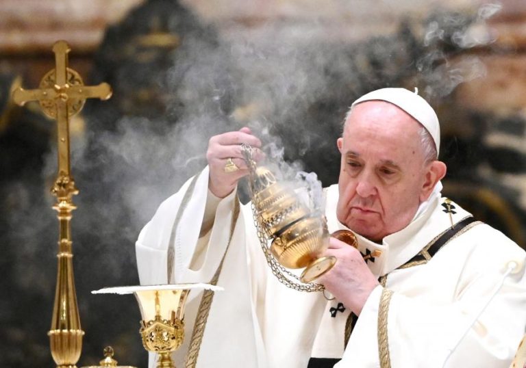 PAPA VAI DEDICAR O PRÓXIMO ANO À FAMÍLIA