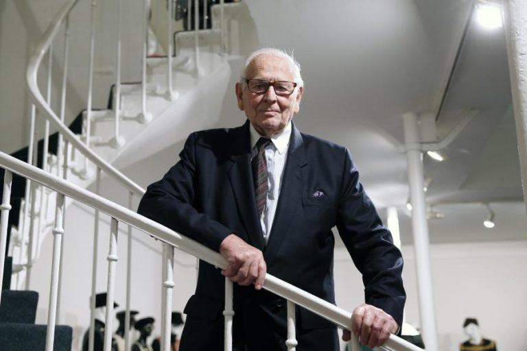ESTILISTA FRANCÊS PIERRE CARDIN MORRE AOS 98 ANOS
