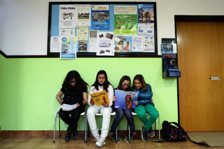 COVID-19: MAIS DE 3.000 PESSOAS ASSINARAM PETIÇÃO QUE PEDE SALAS DE ESTUDO ABERTAS