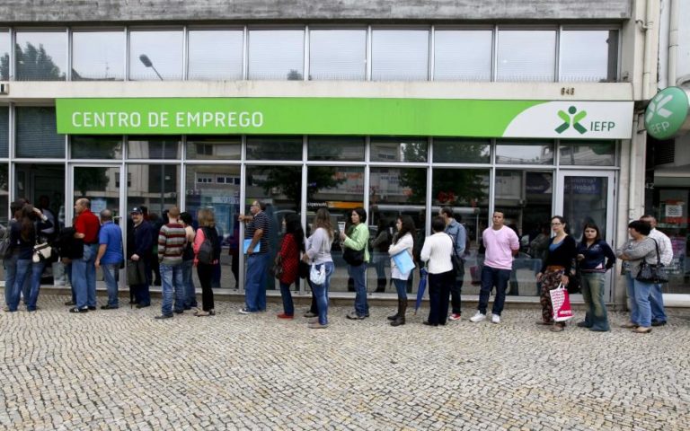 DESEMPREGO RECUA PARA 7,5% EM OUTUBRO FACE A SETEMBRO MAS MANTÉM SUBIDA HOMÓLOGA