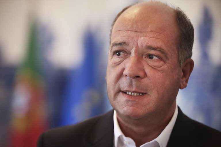 COVID-19: PRESIDENTE DA CÂMARA DE CASCAIS ACONSELHA PAIS A NÃO DEIXAREM  FILHOS IR À ESCOLA