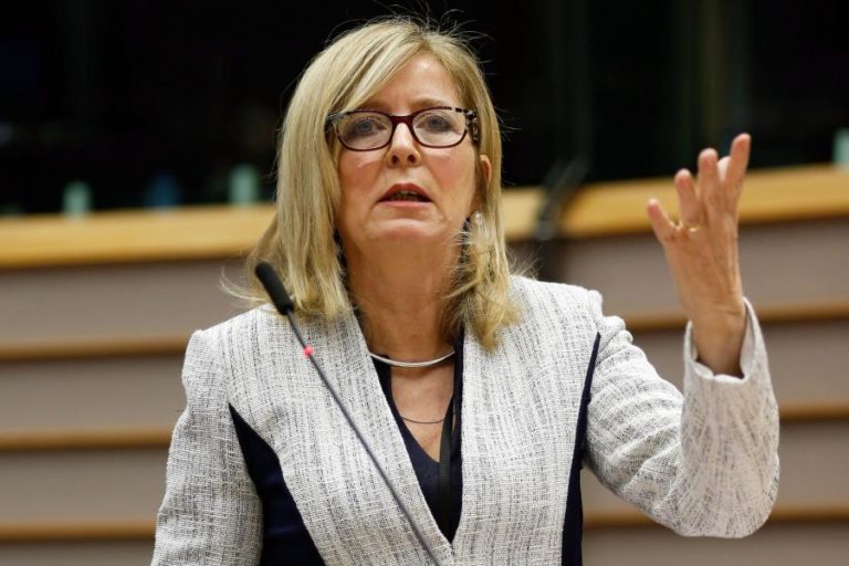 COVID-19: PROVEDORA DE JUSTIÇA EUROPEIA INVESTIGA CONTRATOS DE COMPRA DE VACINAS