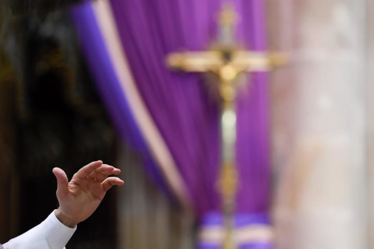 COVID-19: ARQUIDIOCESE DE BRAGA MANTÉM CELEBRAÇÃO DE MISSA NOS FUNERAIS