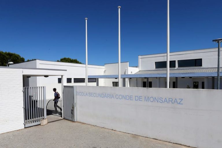 COVID-19: AULAS PRESENCIAIS SUSPENSAS EM ESCOLAS DE REGUENGOS DE MONSARAZ
