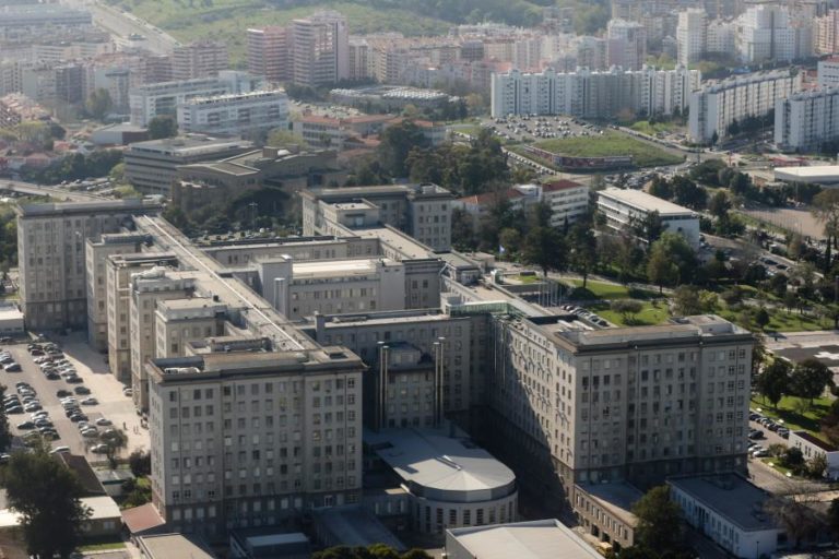 COVID-19: CHULN VAI INSTALAR DOIS CONTENTORES REFRIGERADOS PARA REFORÇAR CAPACIDADE DA MORGUE
