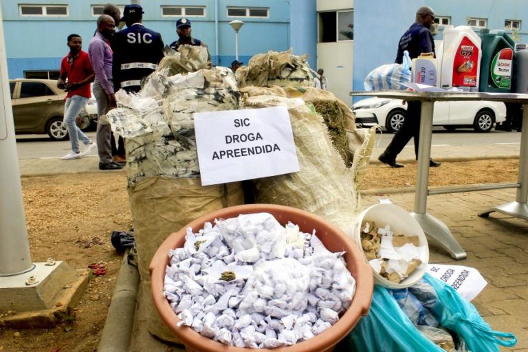 NOVE DETIDOS EM LUANDA POR TRÁFICO DE COCAÍNA A PARTIR DO AEROPORTO INTERNACIONAL
