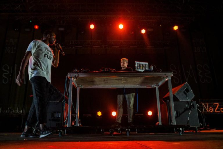 CONCERTO DE DINO D’SANTIAGO COM SURMA MARCA ARRANQUE DA TAÇA DA LIGA DE FUTEBOL EM LEIRIA