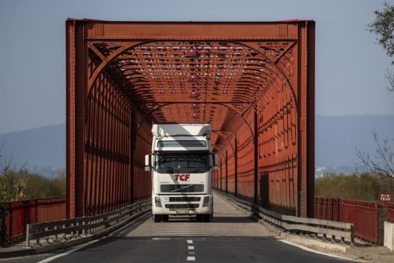 MOTORISTAS DE PESADOS VÃO TER ESTE MÊS ATUALIZAÇÃO SALARIAL DE 4,7%