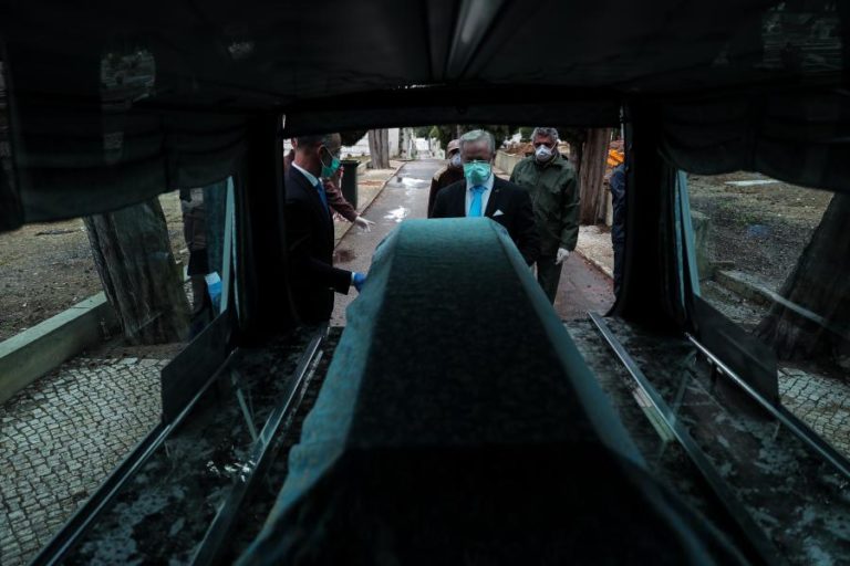 COVID-19: PORTUGAL QUASE DUPLICA NÚMERO DE MORTOS NUM MÊS