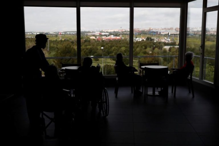 IDOSOS QUE ESTÃO EM LARES OU CENTROS DE DIA TÊM VÁRIAS DOENÇAS E DEPENDÊNCIA – ESTUDO