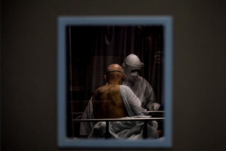 COVID-19: PICO DE AFLUÊNCIA NOS COVÕES ORIGINOU ENCAMINHAMENTO PARA HOSPITAIS DA UNIVERSIDADE DE COIMBRA