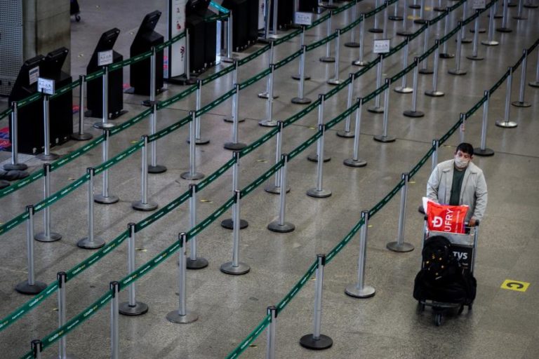 COVID-19: BRASIL PROÍBE ENTRADA DE PESSOAS DA ÁFRICA DO SUL PARA CONTER NOVAS ESTIRPES
