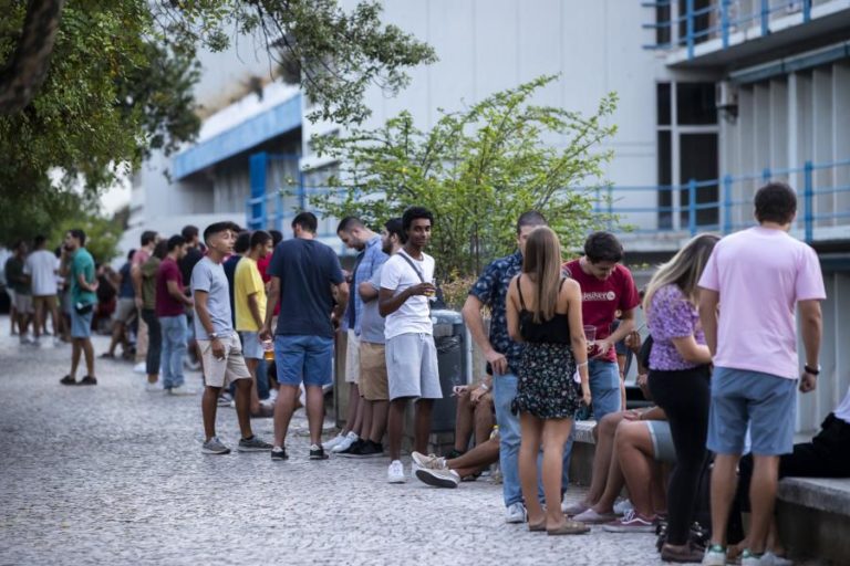 COVID-19: JOVENS DOS 18 AOS 24 ANOS SÃO GRUPO COM MAIOR INCIDÊNCIA DE INFEÇÃO – ESTUDO